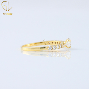 Élégant à la recherche d'or 14k 0.75CT Moissanite diamant taille ronde Solitaire avec Accent bague de fiançailles, bague délicate - Product Image 4