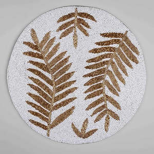 Set de table de luxe fait main avec perles blanches brodées et dos en satin pour la décoration de la maison et de mariages – Polyvalent et facile d'entretien - Product Image 3
