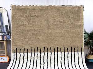 Alfombra de área marroquí personalizada moderna hecha a mano, alfombra de lana de oveja a rayas bereber Blanco marrón claro, fabulosa pila alta abstracta con mechones - Product Image 6