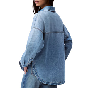 Chemise en jean pour femmes toutes saisons avec coupe fuselée et design classique pour un style décontracté et intelligent - Product Image 2