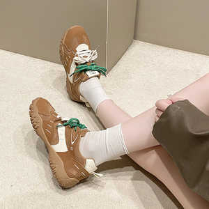 รองเท้าผ้าใบเพิ่มความสูงแบบซ่อนสำหรับผู้หญิง สไตล์เรโทร แฟชั่นใหม่ปี 2025 รองเท้าลำลองพื้นหนาเพิ่มความสูง - Product Image 4