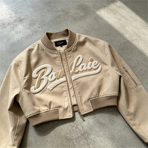 Chaqueta Universitaria de Alta Calidad para Mujer, Chaqueta Letterman con Bordado Personalizado de Espíritu de Equipo - Product Image 3