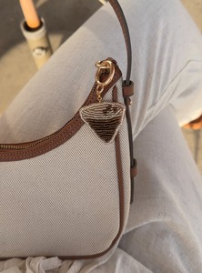 Proveedor de Dijes de Bolsa Bordados con Cuentas de Diseño Personalizado, Estilo Único, Bordado a Mano con Cuentas de Semilla por glowin fashion - Product Image 4