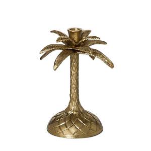 Soporte de vela de Metal de 3 brazos con acabado dorado Soporte de vela decorativo de mesa Soporte de vela de diseño en relieve - Product Image 3