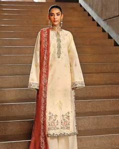 Colección SSumaira Traje bordado de melocotón delicado con detalles de encaje y base teñida - Product Image 5