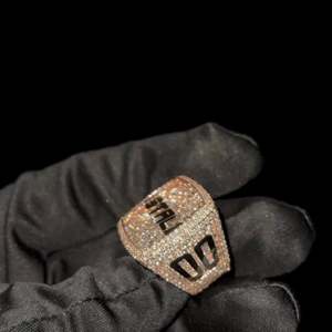 Anillo Cuadrado de Plata de Ley 925 con Micro Pavé de Diamantes Moissanite VVS, Anillo Personalizado con Letra, Estilo Hip Hop, de Lujo, para Unisex - Product Image 3