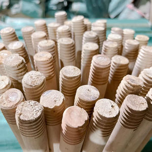 Balais en bois d'eucalyptus naturel Kego, portables, durables, pour l'extérieur, prix d'usine, fabriqué au Vietnam - Product Image 1