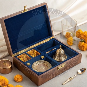 Thali Pooja en laiton plaqué or indien de luxe de haute qualité, fait à la main, poli, avec couleur et logo personnalisés pour les cadeaux - Product Image 3