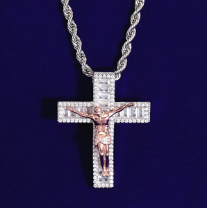 Colgante de Cruz Iced Out para Hombre con Figura de Jesús en Oro Rosa y Moissanita, Estilo Joyería de Lujo Hip Hop Bañada en Rodio - Product Image 2