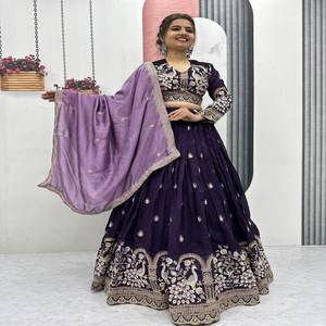 Diseñador Premium Lehenga Choli con hilo de bordar pesado y trabajo de secuencia 3,50 metros de estilo para ropa nupcial y festiva - Product Image 4
