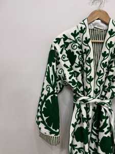 Veste longue bohème en coton respirant brodée Suzani teinte en vert pour le printemps, l'été et l'automne - Product Image 2