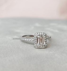 Bague de fiançailles en moissanite taillée émeraude 1.50 ct, bague émeraude allongée à halo caché, bague solitaire élégante pour elle - Product Image 5