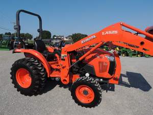 Tractor Compacto Kubota L3301 Ligeramente Usado |   Tractor diésel 4x4 de 33 CV con cargador frontal - Product Image 3