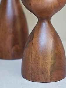 Elegante y moderno candelero de madera con detalles rústicos para un uso duradero en la decoración del hogar y eventos - Product Image 2