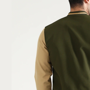 Vestes universitaires classiques pour hommes avec corps en mélange de laine, manches en simili cuir et patchs de lettres audacieux pour un style rétro authentique et athlétique - Product Image 5