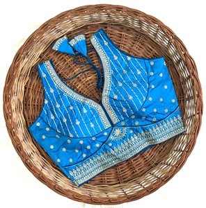 Chemisier moderne à col en V avec motif brodé Feuille de fil pailleté Travail brodé Design tissé à la mode pour les mariages - Product Image 5