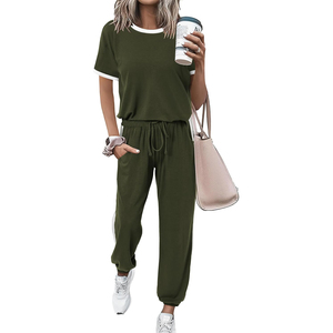 Ensemble de survêtement 2 pièces vert armée pour femme, collection été 2025 – Hauts à manches courtes et pantalon long de jogging décontracté pour le voyage - Product Image 1