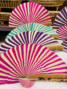 Abanico Plegable de Hoja de Palma Natural Hecho a Mano en Tailandia, Estilo Vintage - Product Image 3