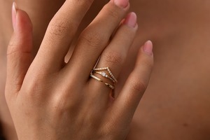 Elegante Anillo de Compromiso de Moissanita Chapado en Oro de 18K y Oro Rosa sobre Plata de Ley con Engaste de Garras y Corte Brillante para Fiesta de Mujer - Product Image 4