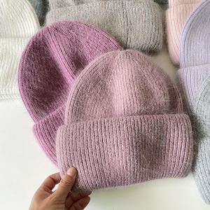 Gorros de punto de ganchillo hechos a mano Gorros de invierno de color sólido de angora lindos a granel Gorros fabricados con punto - Product Image 2