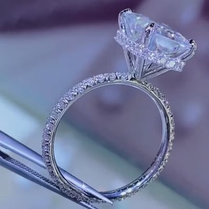 Anillo de compromiso de plata de ley moissanita, anillo de ajuste pavimentado para mujer, regalo de boda para ella, regalo de corte radiante de Halo para ella - Product Image 2