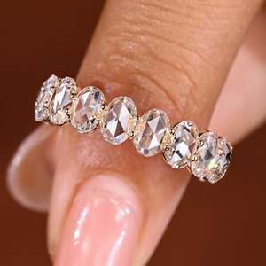 แหวนเพชรทรงรูปไข่แบบ Eternity Band ดีไซน์ขาเพชรแบบ Shared Prong สวยหรู - Product Image 1