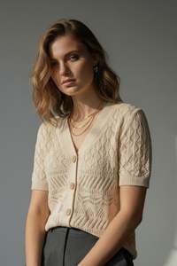 Cárdigan de Algodón Orgánico con Cuello en V para Mujer - Cárdigan de Punto Calado de Manga Corta - Blusa Sostenible con Botones - Product Image 2