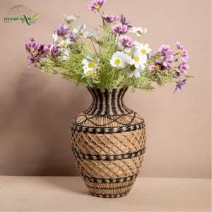 Jarrón Moderno con Núcleo de Bambú Natural y Cubierta de Pasto Marino Tejida a Mano, Decoración Ecológica para Mesa - Product Image 2