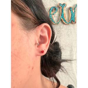 Pendientes de Corazón Modernos Estilo Zuni de Plata de Ley y Coral con Perla de Zirconia y Diamante para Regalo de Fiesta Hechos de Aleación de Latón - Product Image 2