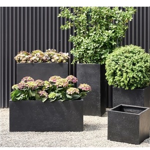 Planteur fait main décoratif extérieur de planteur de fleur en métal coloré noir pour l'utilisation de décoration de jardin de maison et d'hôtel - Product Image 1