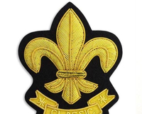 Badges 3D de luxe brodés à la main, personnalisés, à coudre, avec épingle de sûreté, paillettes et fils dorés, en tissu, OEM ODM, vente en gros