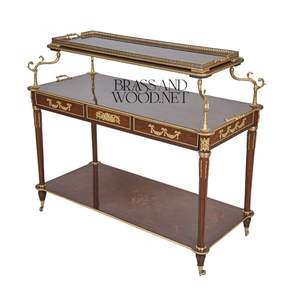 Mesa Consola Clásica de Madera Maciza con Detalles de Latón y Doble Estante para Interiores de Lujo - Product Image 3