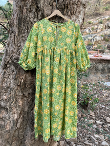 Vestido Maxi Estampado a Mano para Verano, Algodón Floral Hecho a Mano, Sostenible para Otoño - Product Image 6