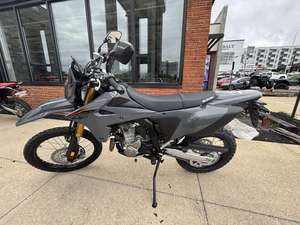 Disponible dès maintenant : Nouvelles motos Dual-Sport DR-Z4S 2025 en stock - Product Image 2