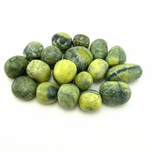 Vente en gros en vrac Agate serpentine galet dégringolé Reiki Chakra pierre précieuse gravée avec technique de sculpture pour l'artisanat de pierre de guérison - Product Image 1