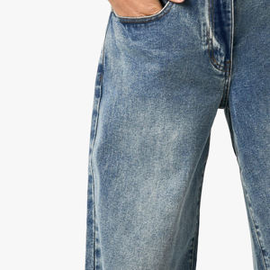 Jean en denim personnalisé pour femme, taille mi-haute, coupe large et droite, avec un léger effet drapé, longueur au sol, bouton, fermeture éclair et étiquette décorative - Product Image 5