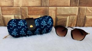 เคสแว่นตาพิมพ์ลายที่ทำด้วยมือของอินเดียพร้อมแม่เหล็กฝาปิดซิปฝาครอบนี้ช่วยป้องกันรอยขีดข่วนฝุ่นได้ดีกว่า - Product Image 5