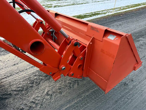 Achetez un tracteur agricole Kubota M7060HDC d'occasion à prix avantageux - Product Image 4