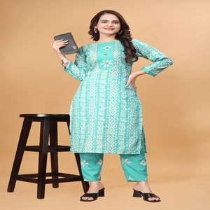 Kurti droit en rayonne avec pantalon pour femmes et filles dernier cri Offre de vente pour exportation pour une durée limitée Vente en gros - Product Image 1