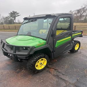 Livraison rapide disponible pour le véhicule utilitaire John Deere Gator XUV835, idéal pour l'agriculture, la construction et les opérations en extérieur. - Product Image 4