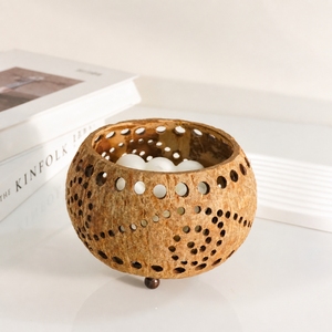 Vente en gros de porte-bougies en coquille de noix de coco du Vietnam, plusieurs motifs sculptés à la main, motifs perforés, lanternes en noix de coco écologiques - Product Image 3