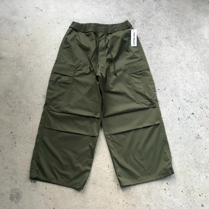 Pantalon coupe-vent unisexe décontracté, écologique, en polyester/nylon non tissé, à bas large et épais, poids moyen, coupe régulière - Product Image 1