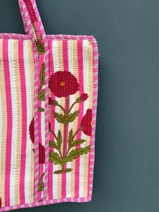 Sacs matelassés en coton indien Sacs à provisions faits à la main Imprimé floral Sacs décontractés à la mode pour femmes Sacs à main de style bohème pour femmes - Product Image 3