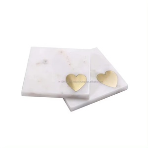 Juego más vendido de 4 posavasos de mármol religioso martillado artesanías de resina con corazón de latón precio al por mayor - Product Image 1