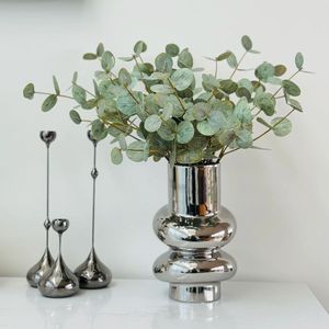 Vase à fleurs géométrique en aluminium avec design angulaire et finition mate adapté à la décoration intérieure créative et aux espaces artistiques - Product Image 5