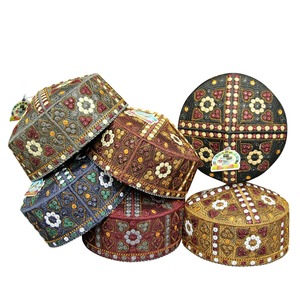 Vente en gros de chapeaux afghans Kufi Casquettes islamiques en polyester brodées traditionnelles populaires au Tadjikistan Ouzbékistan Commandes en gros disponibles - Product Image 6
