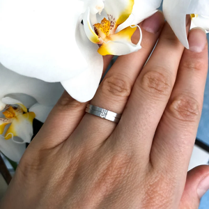 Alliance de mariage brossée mate en or massif avec diamants pour couple - Product Image 2