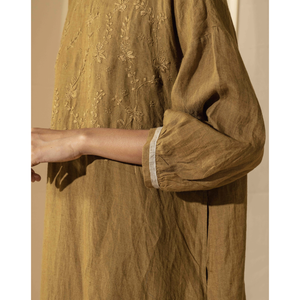 ชุดเดรส VIHA Elegent-ผ้าลินินทอมือ 100% สีมัสตาร์ดเข้ม ระบายอากาศได้ดี ไซส์พลัส รับทำโลโก้ตามสั่ง บริการ ODM สำหรับงานเลี้ยงกลางวันและงานทางการ - Product Image 1