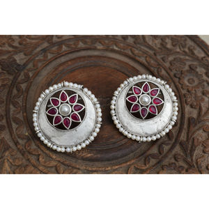 ต่างหูแบบห่วงประดับลูกปัดทองเหลืองลายเงินโบราณ ดีไซน์ใหม่ ทำมือ สำหรับเด็กหญิงและสตรี - Product Image 3