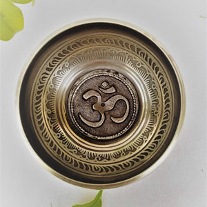 Cuencos Cantores de bronce de estilo tibetano Gaurab al por mayor hechos a máquina en Nepal arte y artesanía de fundición de metal religiosa coleccionable - Product Image 1